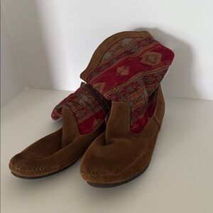 Minnetonka Baja Boots - Size 9 - Brown and Red Suede Boots